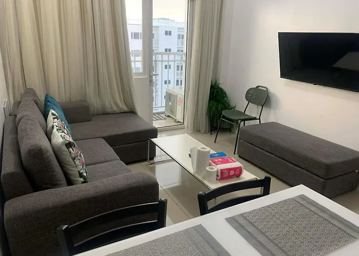 Hotel Shore By Buhay Staycation Manila